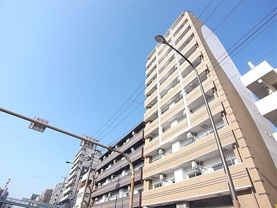 アドバンス三宮ラシュレの外観