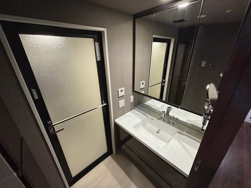 ワコーレ神戸本山中町の洗面所