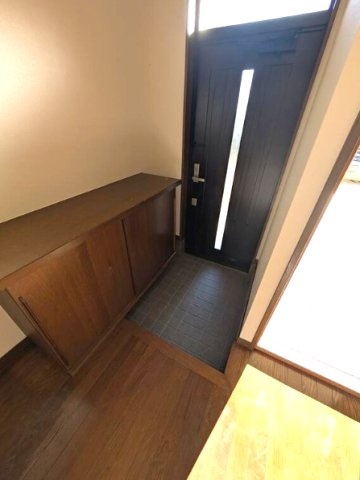 鴨子ケ原3丁目貸家の玄関