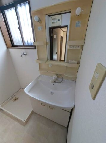 鴨子ケ原3丁目貸家の洗面所