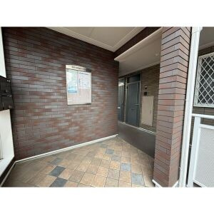 グレースIII B棟のエントランス