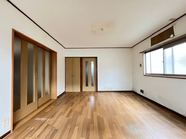 楠風台貸家の居間・リビング