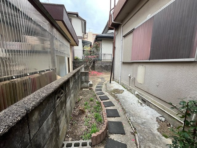 楠風台貸家の庭