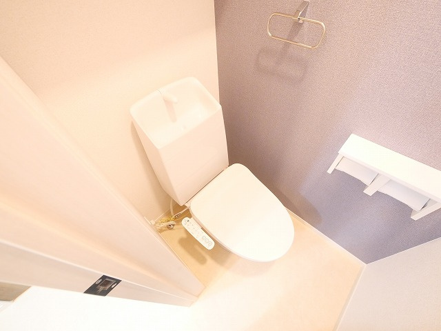 セレノ生駒Ⅱのトイレ|落ち着いた色調のトイレです
