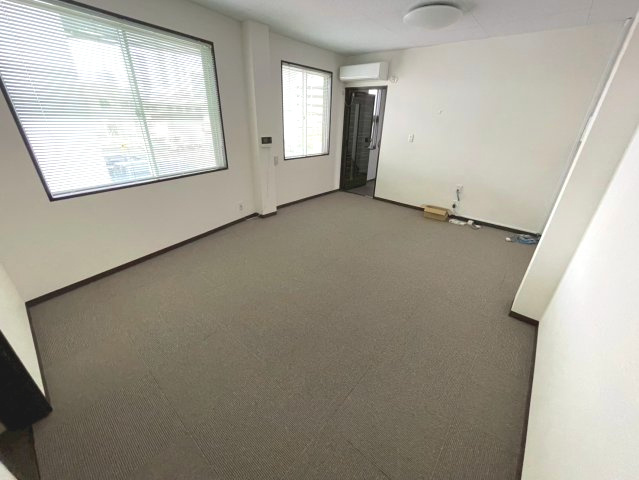 百船町1棟貸事務所の内装