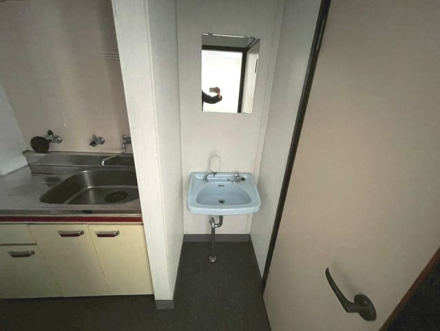 百船町1棟貸事務所の独立洗面台