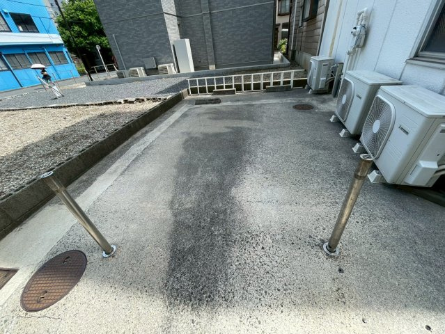 百船町1棟貸事務所の駐車場