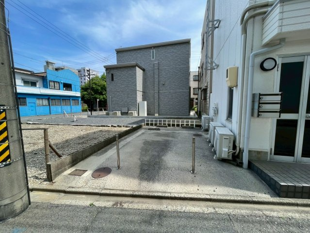百船町1棟貸事務所の駐車場
