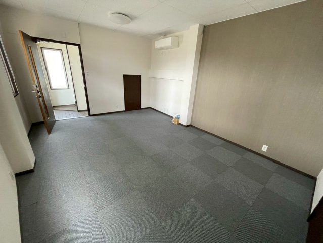 百船町1棟貸事務所の内装