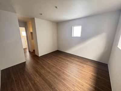 【洋室】 | うるま市高江洲（全3棟） | 1号棟　洋室9帖＋WIC付き♪