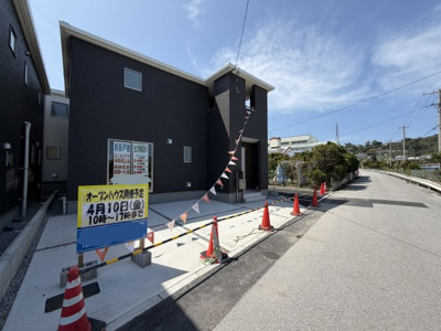 【外観】 | うるま市高江洲（全3棟） | 1号棟　並列駐車2台完備♪