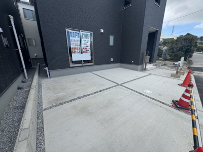 【駐車場】 | うるま市高江洲（全3棟） | 1号棟　並列駐車2台完備♪