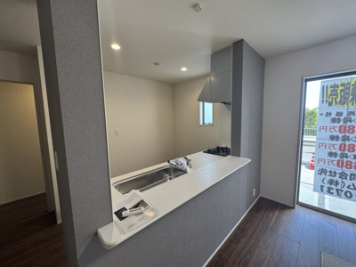 【キッチン】 | うるま市高江洲（全3棟） | 1号棟　使いやすいシステムキッチン♪