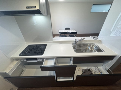 【キッチン】 | うるま市高江洲（全3棟） | 1号棟　収納充実システムキッチン♪