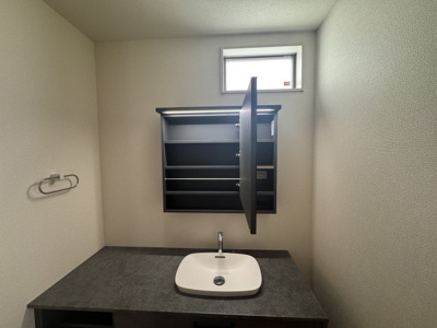 【独立洗面台】 | うるま市高江洲（全3棟） | 1号棟　オシャレで収納豊富な洗面台♪