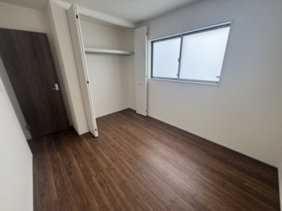 【洋室】 | うるま市高江洲（全3棟） | 1号棟　洋室5.3帖＋CL付き♪