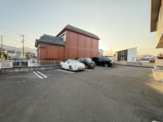 シャーメゾンかすみの駐車場