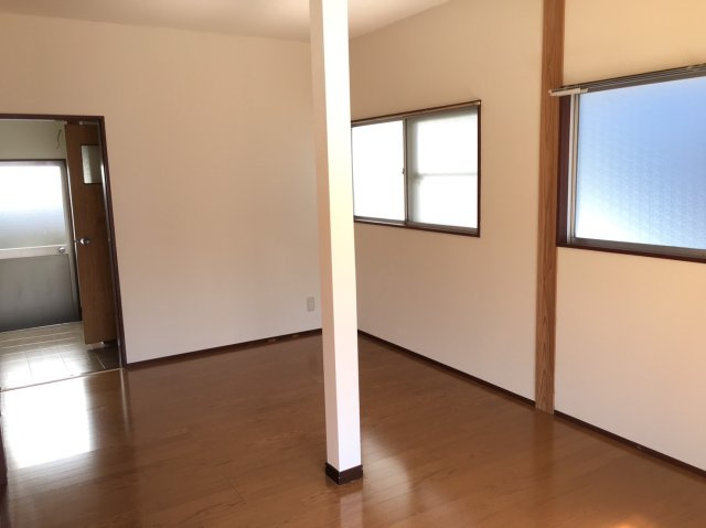 桐生市広沢町５丁目の一戸建ての居間・リビング|現状有姿です