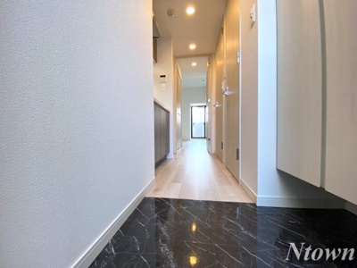 【玄関】 | S-RESIDENCE金山三丁目 | きれいな玄関です