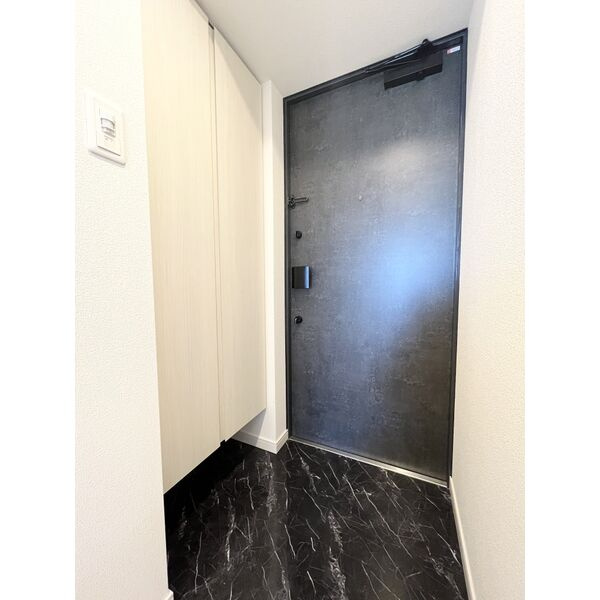 S-RESIDENCE金山三丁目の玄関