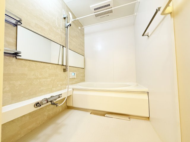 シャーメゾン中久万の浴室