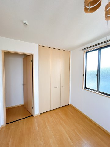 メゾン大手西棟の居間・リビング