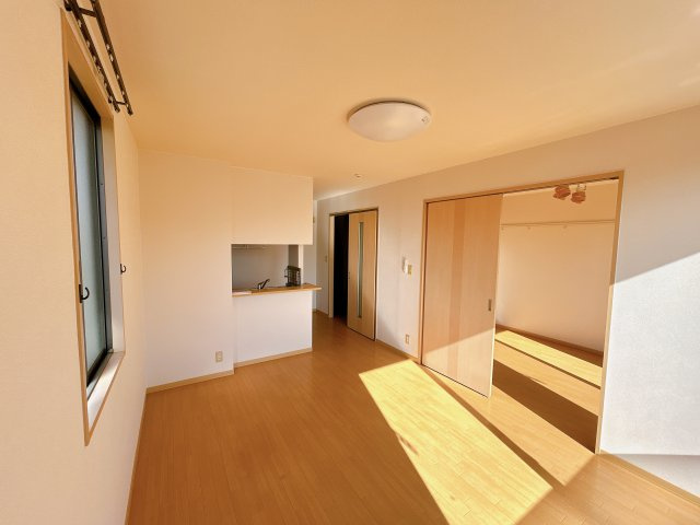 メゾン大手西棟の居間・リビング