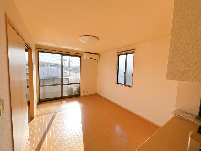 メゾン大手西棟の居間・リビング