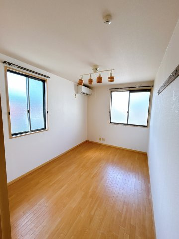 メゾン大手西棟の居間・リビング