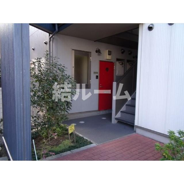 練馬区桜台５丁目のアパートのエントランス