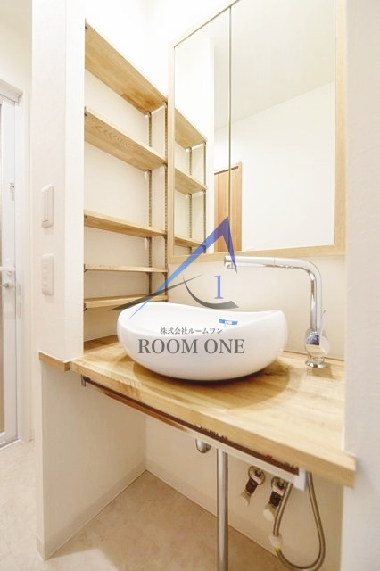 オリエンタル大森の洗面所|独立洗面台です。