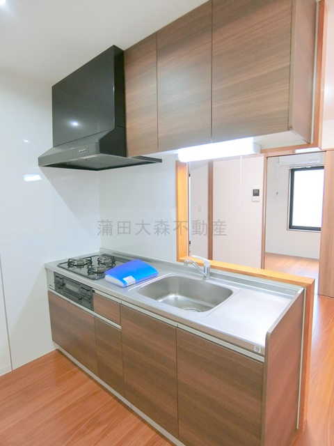 第75シンエイビルのキッチン|３口ガスコンロのシステムキッチン