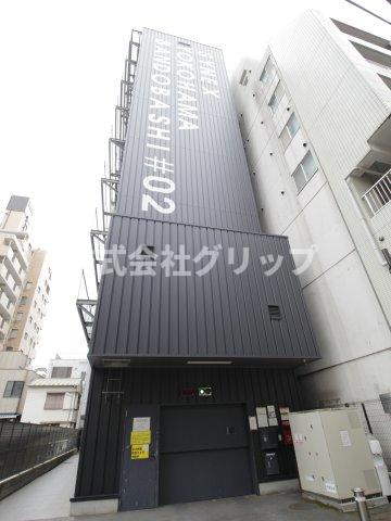 SYNEX横濱阪東橋Ⅱの駐車場