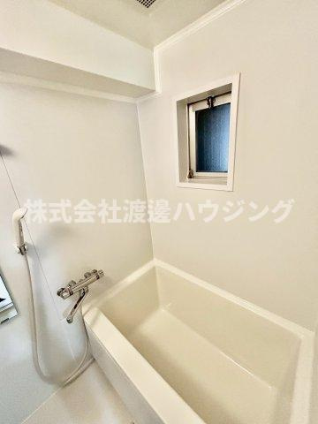 内田ロイヤルハイツの浴室|浴室にも窓有り