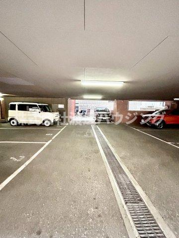 内田ロイヤルハイツの駐車場