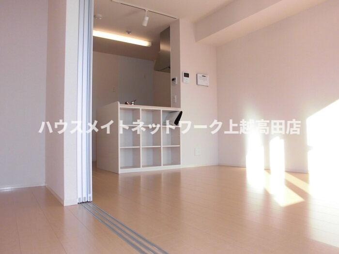 グランシャリオ Ａ棟の居間・リビング|ＬＤＫ