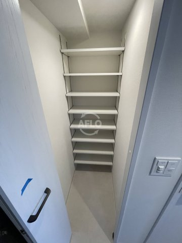 Louis Residence弁天町　弁天小学校の収納|Louis Residence 弁天町　シューズインクローゼット