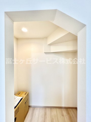 【収納】 | 三島市徳倉4丁目 新築一戸建て | キッチン横の収納です