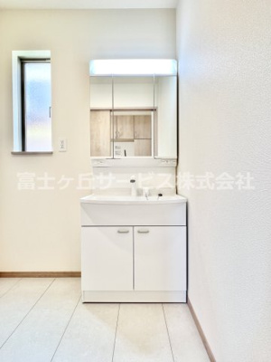 【独立洗面台】 | 三島市徳倉4丁目 新築一戸建て | 独立洗面台で身支度をすべて済ませてしまいましょう