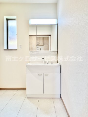 【独立洗面台】 | 三島市徳倉4丁目 新築一戸建て | 独立洗面台で身支度をすべて済ませてしまいましょう