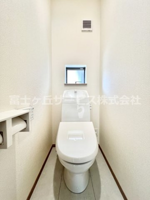 【トイレ】 | 三島市徳倉4丁目 新築一戸建て | 2Fのトイレです
