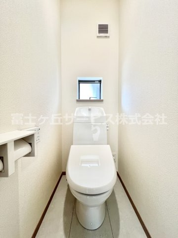 【トイレ】 | 三島市徳倉4丁目 新築一戸建て | 2Fのトイレです