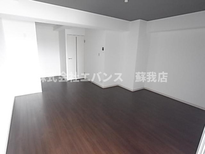 【居間・リビング】 | アネシス蘇我 | ゆったりとした居間です