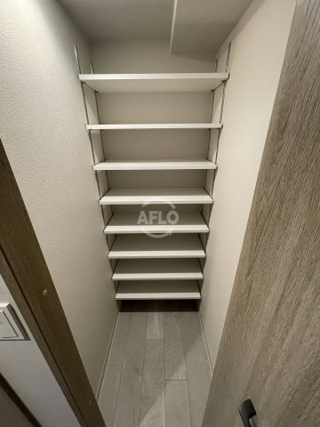 Louis Residence弁天町　弁天小学校の収納|Louis Residence弁天町　シューズインクローゼット