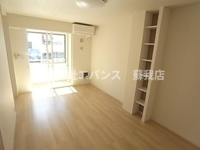 【居間・リビング】 | マーヴェラス末広Ⅲ | 居間です