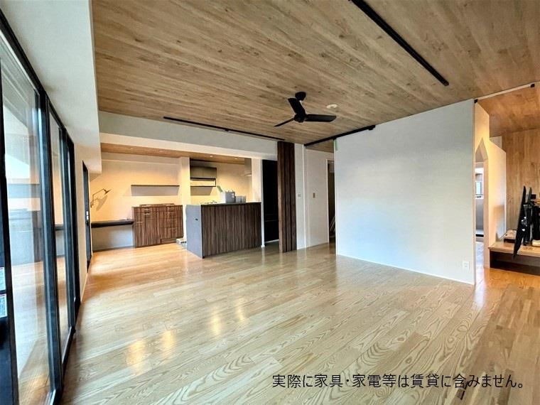 ファミールグラン四ッ谷通の居間・リビング