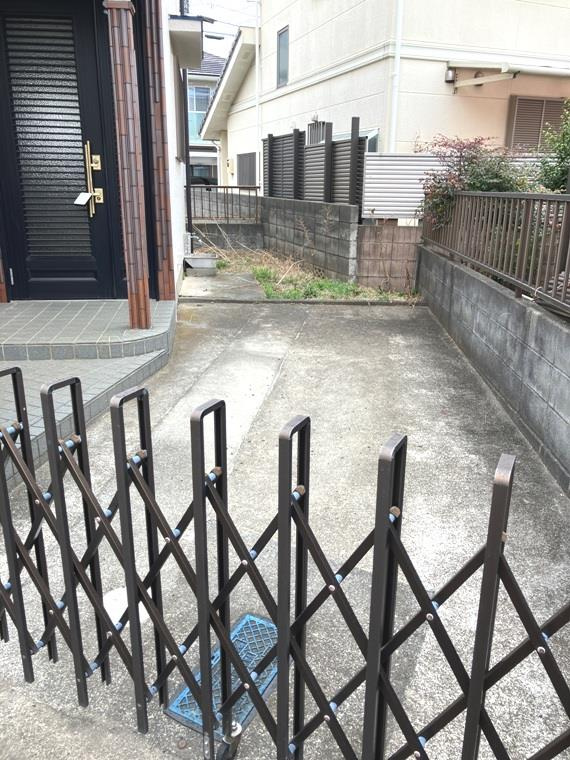 上田戸建の駐車場