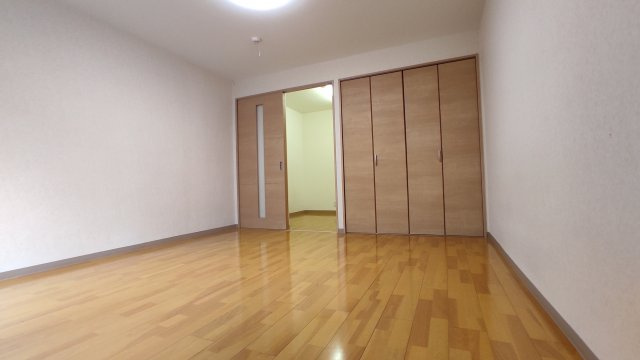 ロハスY新宿の洋室