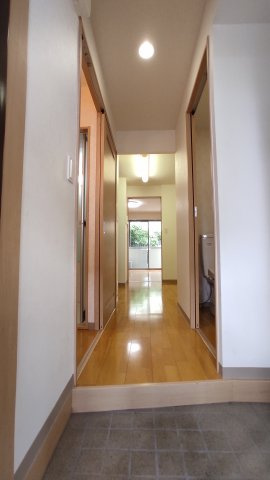 ロハスY新宿の玄関