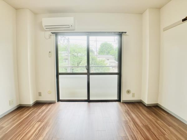 ファミール若月の居間・リビング